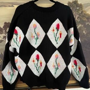 Zaful NWT Women Black and White 💐Floral💐Crew Neck Sweater Size 12/14